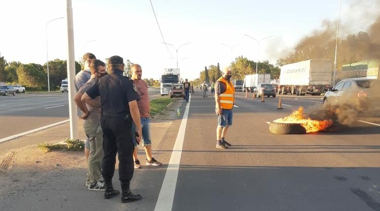 No pueden circular camiones por el Túnel Subfluvial por la protesta de transportistas | Noticias