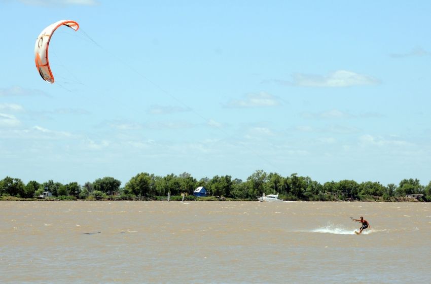 Tuvo una complicación con el kite y desapareció en las aguas del río Paraná | Noticias
