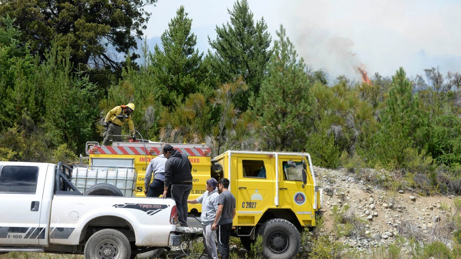 Unos 140 brigadistas combaten el fuego a una semana del incendio en El Bolsón | Noticias