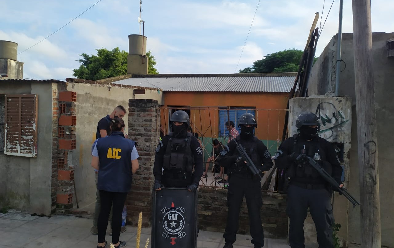 Detuvieron a tres personas por ofrecer terrenos en Barrio El Pozo | Noticias