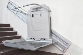 Obra social deberá colocar "salvaescaleras" en la vivienda de un anciano al que le amputaron las piernas | Nacionales