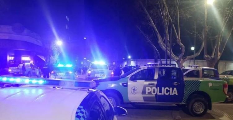 Un ladrón de 16 años baleado y otro de 15 detenido tras un asalto a un policía en Avellaneda | Información General
