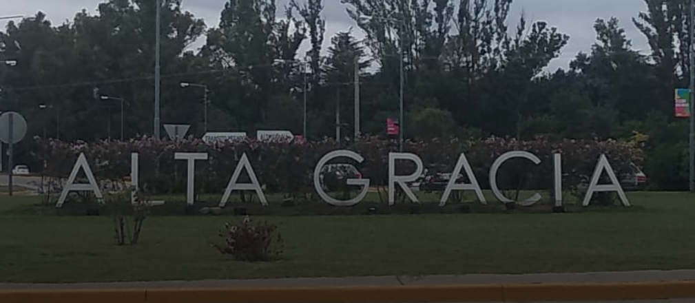 Buscan a la hermana de un fiscal de Alta Gracia que no regresó a su casa tras salir a caminar | Nacionales