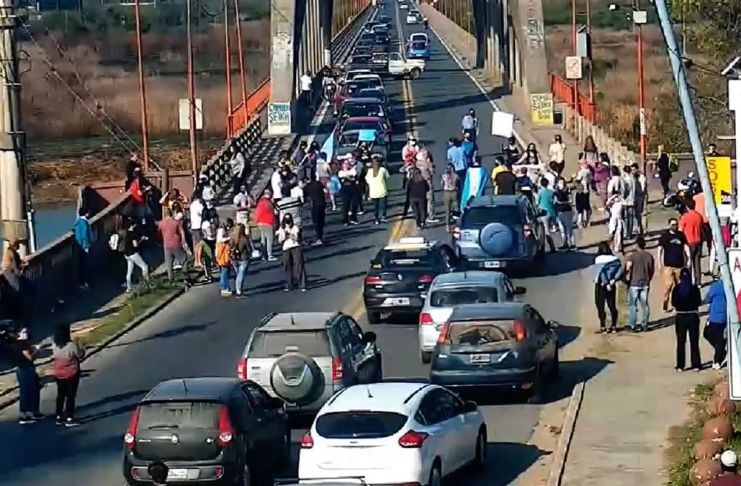 Vecinos de Santo Tomé cortaron el Puente Carretero en reclamo de mayor seguridad | Noticias