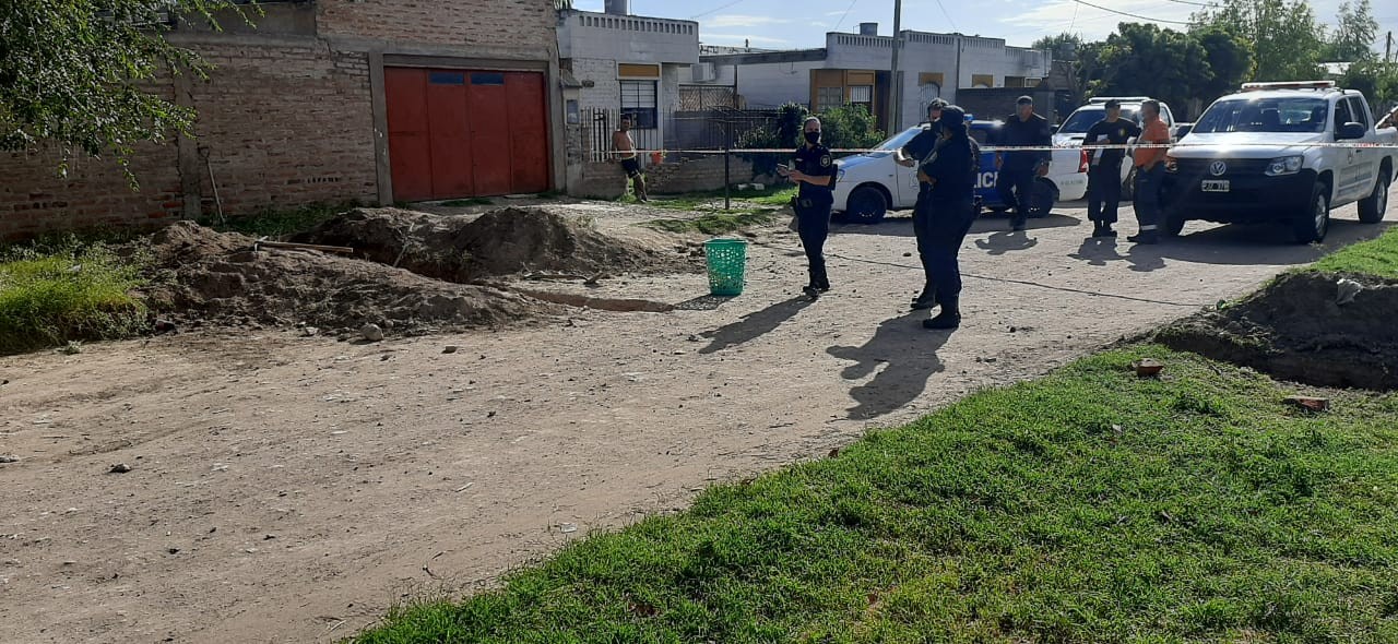 Hizo una zanja para unirse a la red de agua, cortó un cable y se quemó con la explosión | Noticias