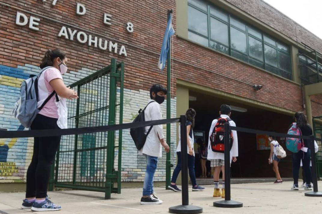 La ciudad de Buenos Aires evalúa cambiar los protocolos en las escuelas | Nacionales