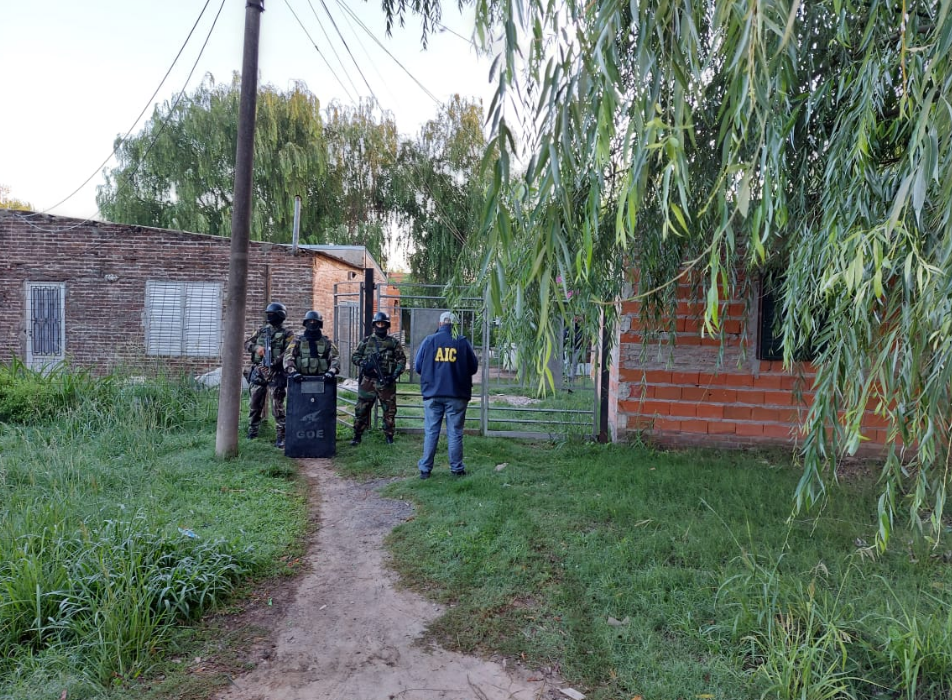 En un operativo policial secuestran armas y una moto robada | Noticias