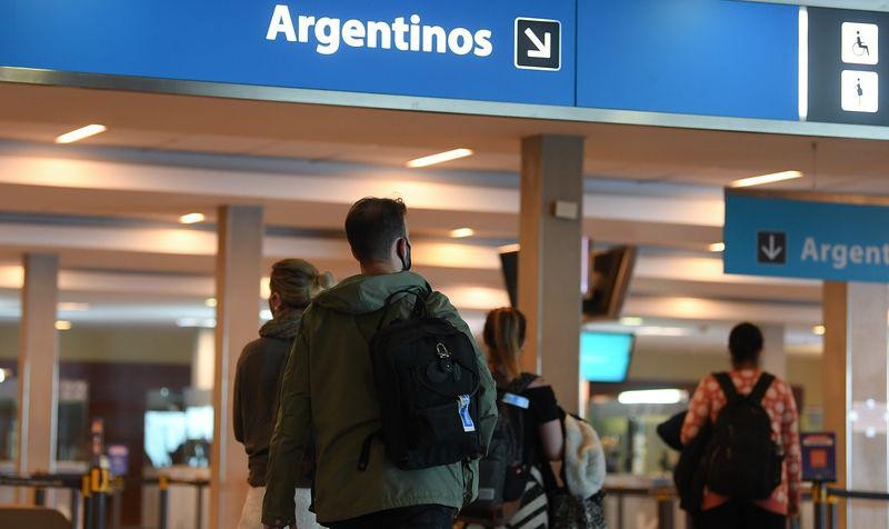 El Gobierno evalúa traer a argentinos varados en el exterior en forma escalonada | Noticias