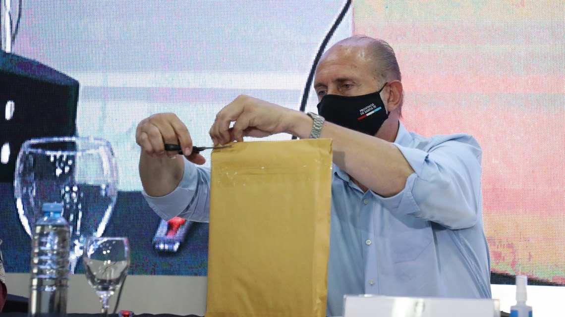 Perotti encabezó la apertura de ofertas para un nuevo centro de salud en Pilar | Noticias