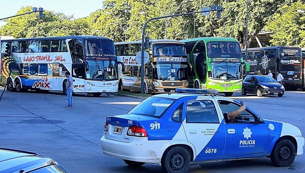 Sigue por tiempo indeterminado el bloqueo de los transportes turísticos en la Terminal | Noticias