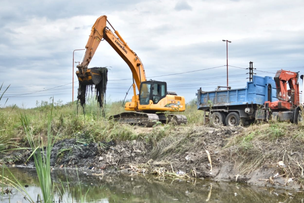 La Municipalidad continúa con la limpieza de canales a cielo abierto | Información General