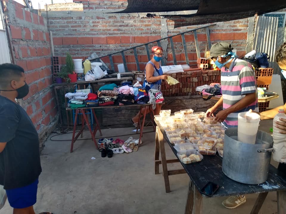 El merendero Tazas Vacías realiza una campaña para juntar alimentos, abrigo y vende rifas | Juntos y solidarios