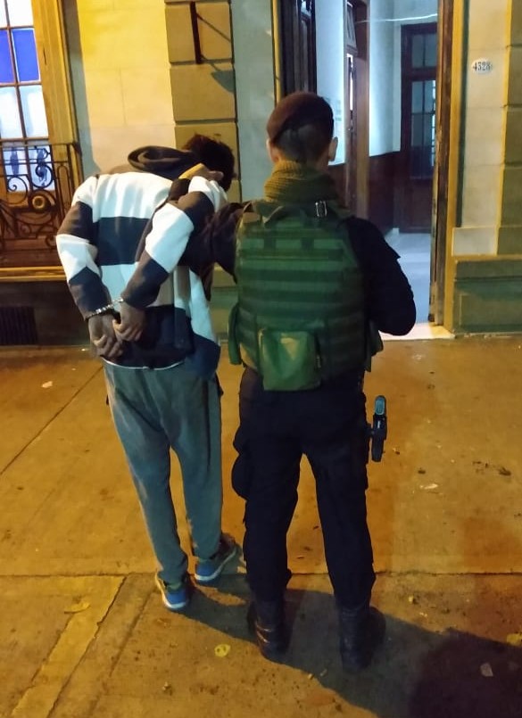 Dos personas detenidas por incumplir con las restricciones | Información General