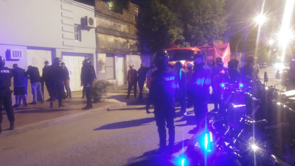 Secuestraron un camión que trasladaba a 36 personas simpatizantes del Club Colón | Noticias