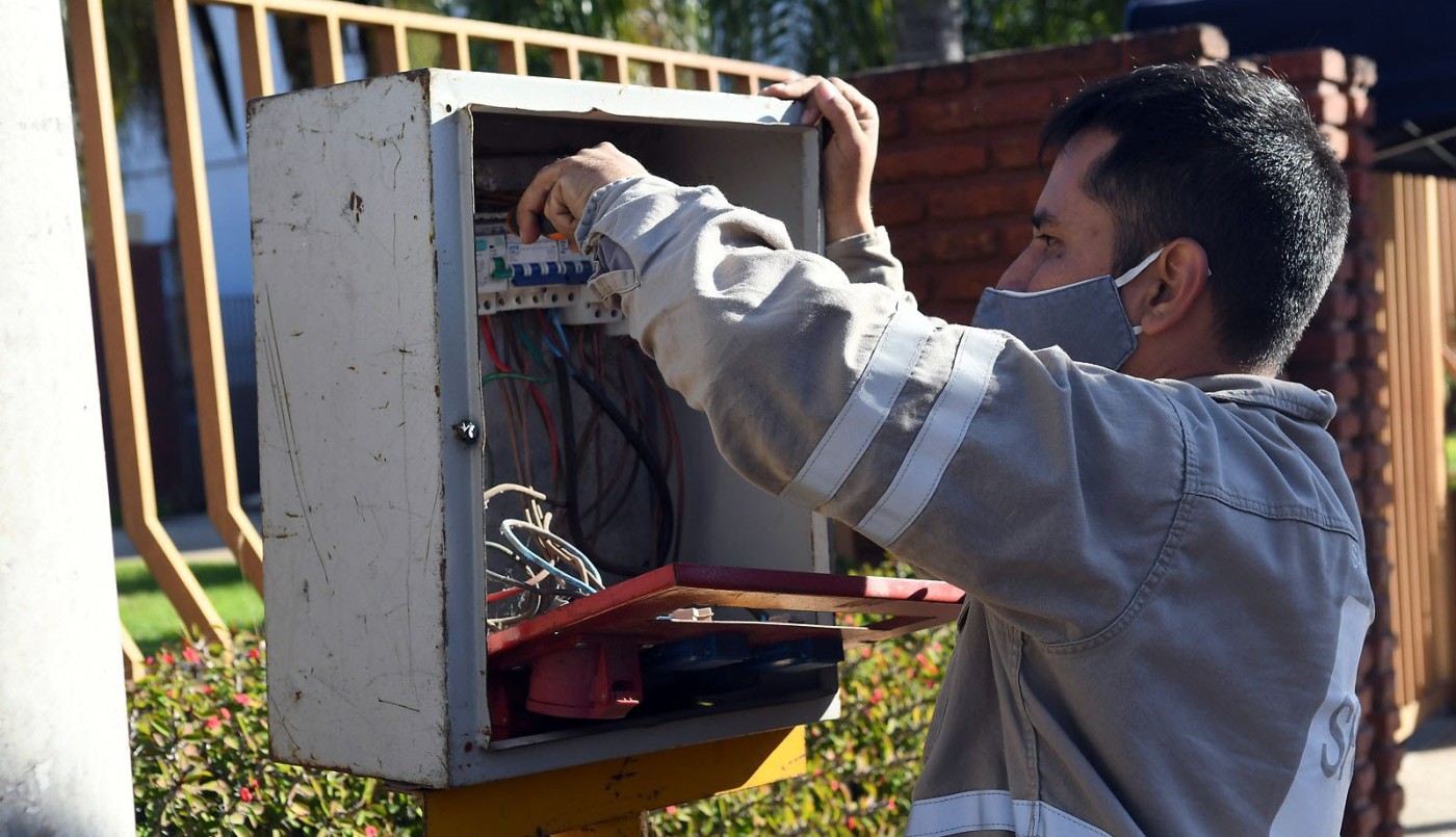 Colocaron nuevas bajadas de alimentación eléctrica en La Esquina Encendida | Noticias