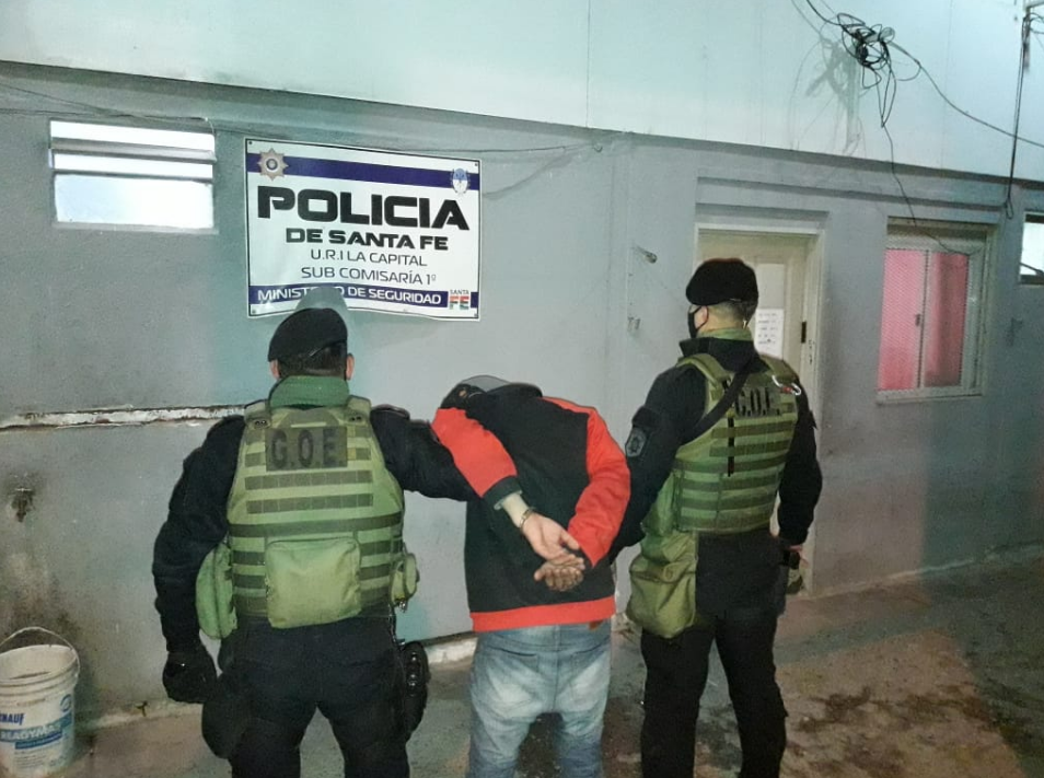 Intentaba robar carribares con una réplica de arma de fuego y fue detenido | Noticias
