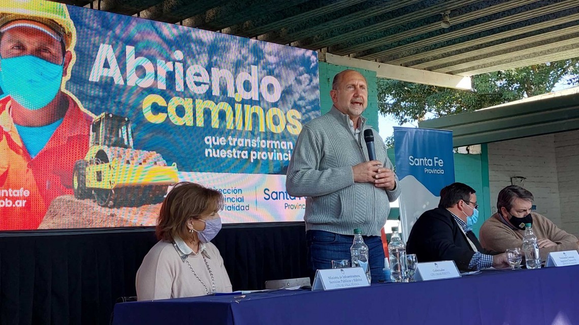 Perotti encabezó un acto de apertura de ofertas para la pavimentación de una ruta de Vera | Noticias