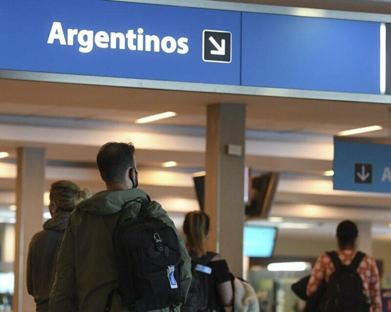 Médicos consideran de "vital importancia restringir viajes" por la variante Delta | Nacionales