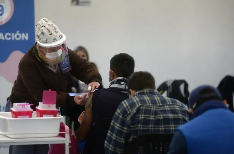 Con segundas dosis de Sinopharm sigue la campaña de vacunación en la ciudad | Noticias