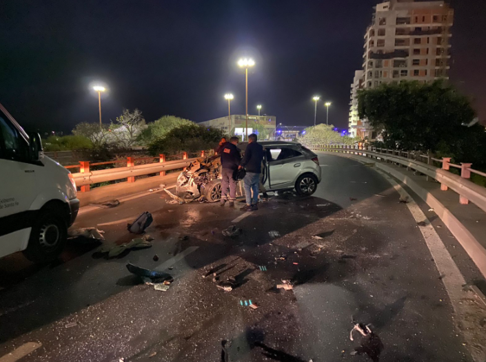 Volcó un auto en el Puente Oroño a la altura de la bajada a Avenida Alem | Noticias