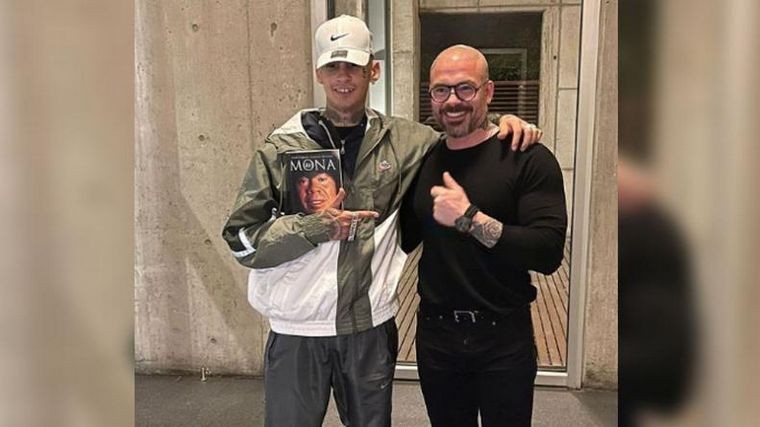 La Mona le regaló su libro a L-Gante | Espectaculos