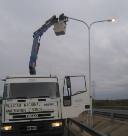 Vialidad Nacional trabaja en la recuperación de las luminarias de la RN 168 | Información General