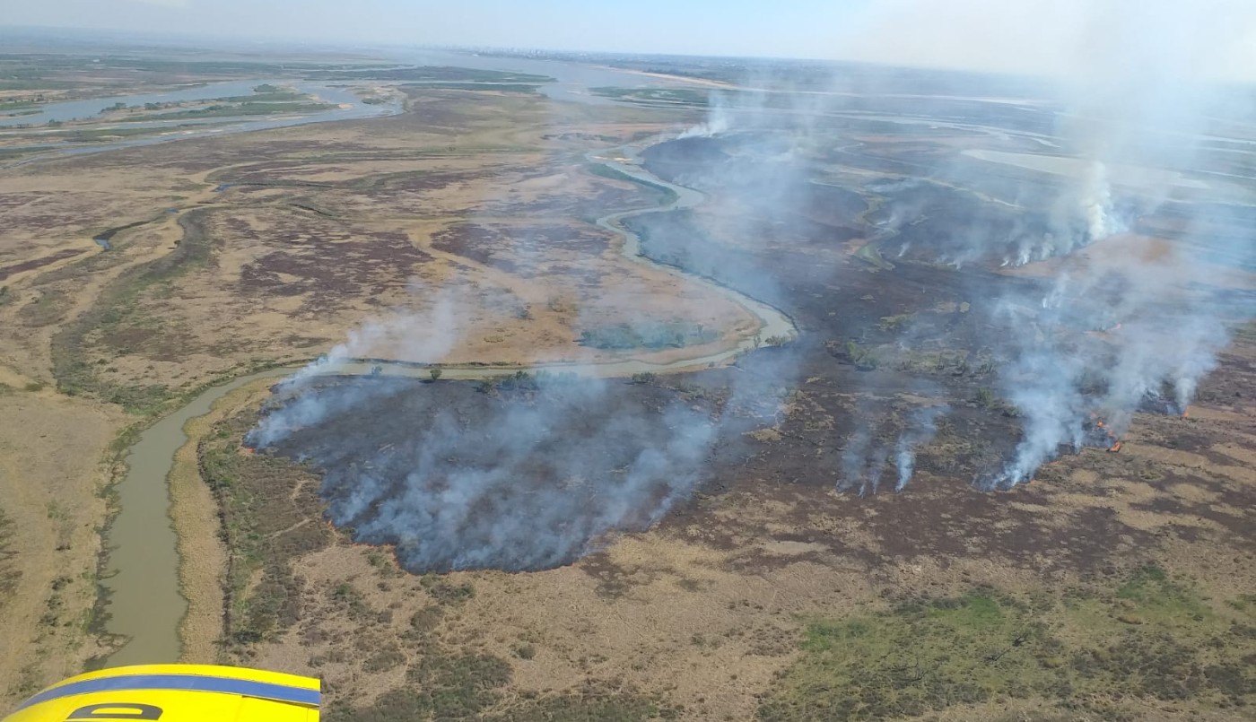 Los incendios en la zona de islas no dan respiro a los bomberos santafesinos | Noticias
