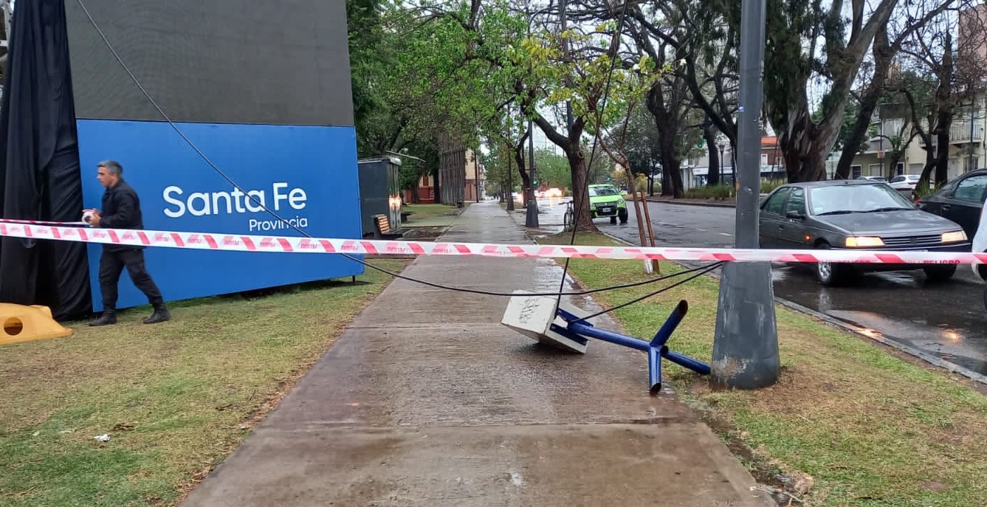 Solucionaron inconveniente en la bajada de luz que alimenta pantalla Led en Bulevar | Información General