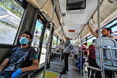Conductores y pasajeros deberán continuar usando barbijos en unidades de transporte y estaciones | Nacionales