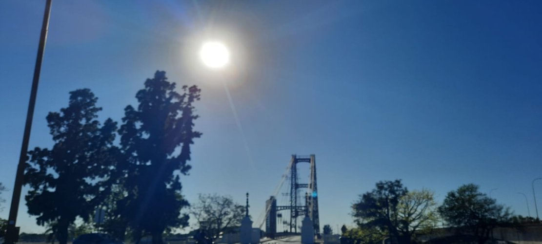 Lunes primaveral en la ciudad con cielo despejado y temperatura en ascenso | Información General