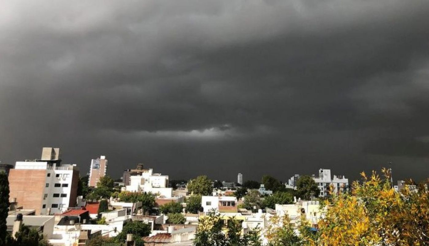 Lluvia y descenso de temperatura: el pronóstico del SMN para La Capital | Información General