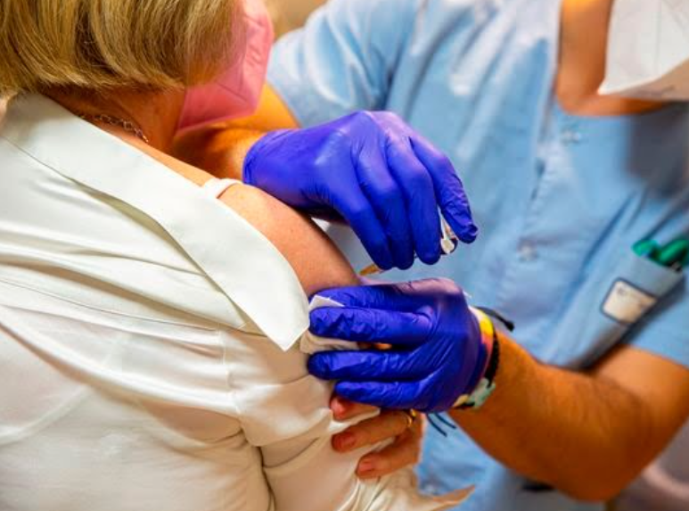 Vacunación: Comienza hoy la aplicación de terceras dosis de AstraZeneca en la ciudad | Noticias