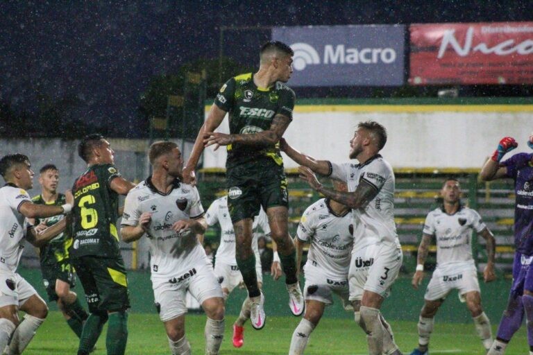 Colón no lo pudo aguantar y Defensa se lo empató en el final | Deportes