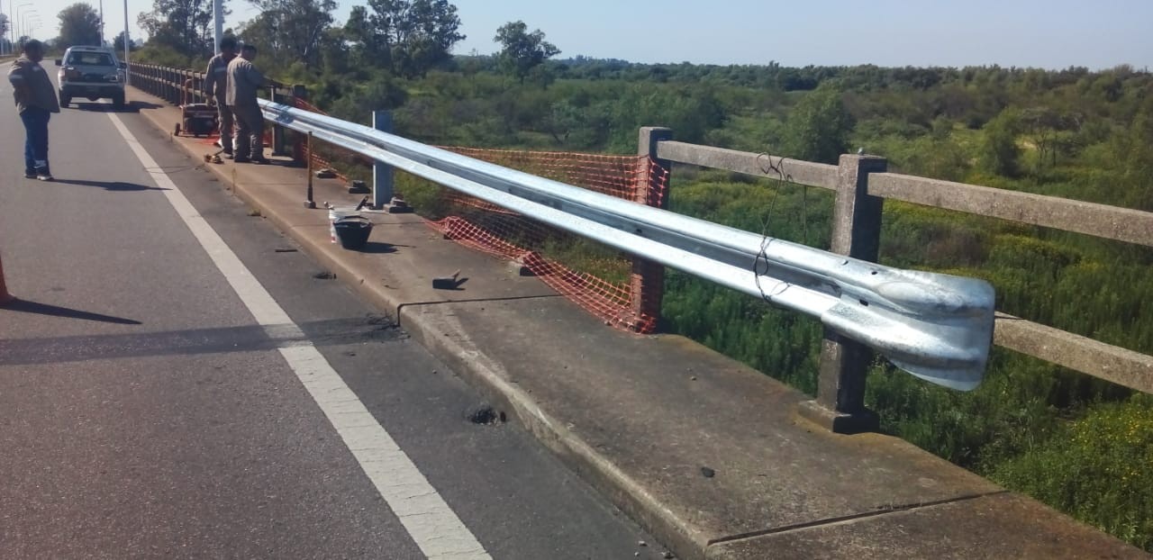 Colocan barandas metálicas de protección en un aliviador de la RN 168 | Información General