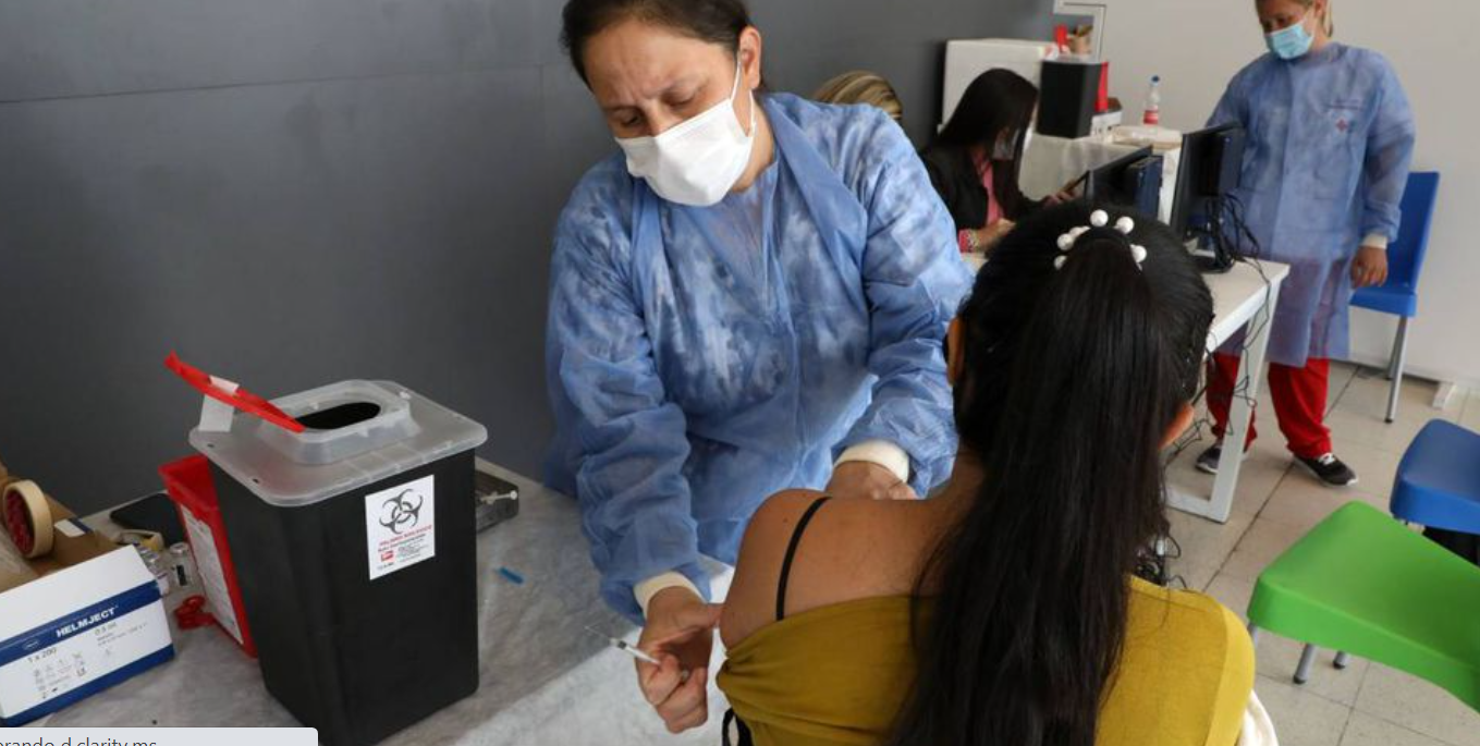 Este jueves se inoculará con segundas dosis de Sputnik y terceras de AstraZeneca | Noticias