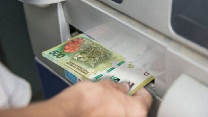 Este martes comienzan a cobrar los empleados públicos provinciales | Información General