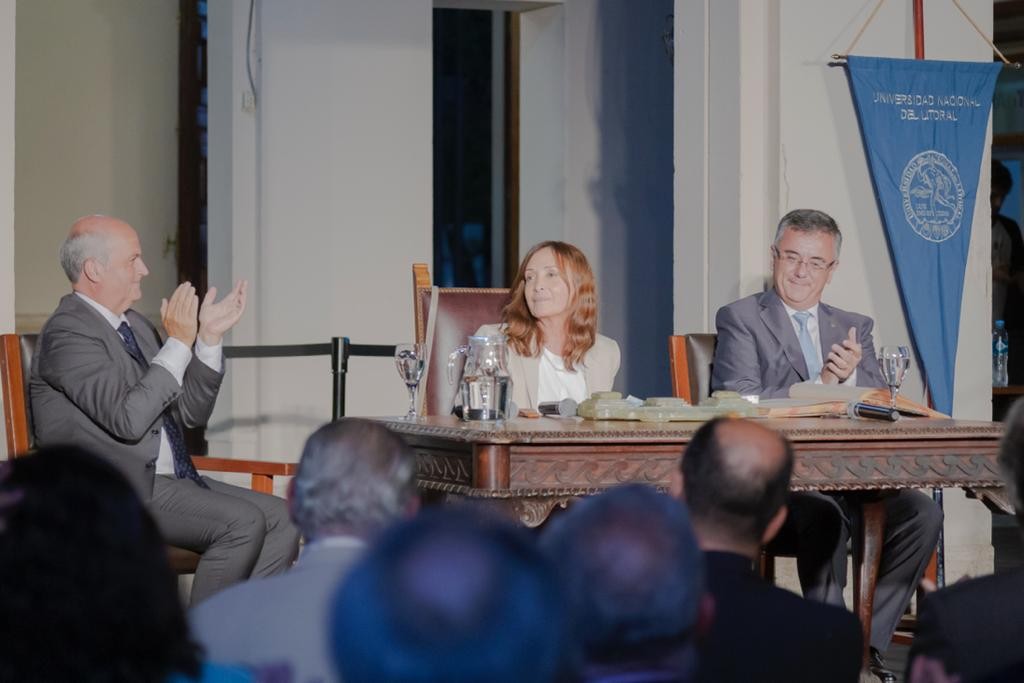 Claudia Levin es la primera mujer decana de la Facultad de Ciencias Jurídicas y Sociales de la UNL | Información General