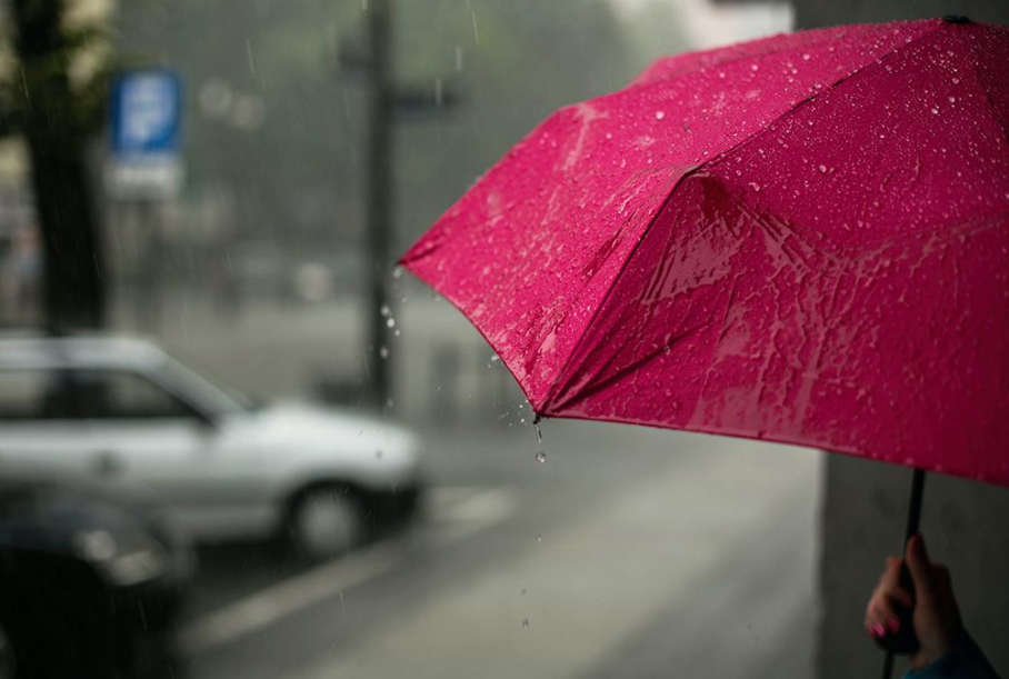 Jueves caluroso, húmedo y con algunas lluvias durante la jornada | Información General