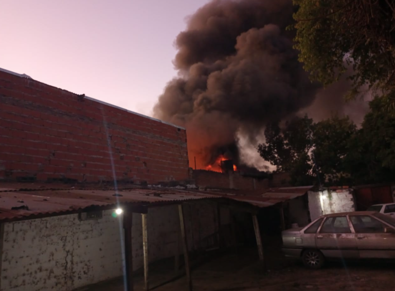Las fotos del voraz incendio en la fábrica de snacks durante la madrugada | Noticias