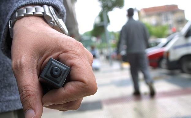 Reeducación emocional para el hombre que instaló una cámara en la calle para vigilar a su expareja | Judiciales