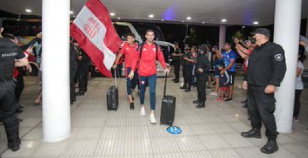 Unión viajó a Bolivia y espera el duelo de mañana ante Oriente Petrolero | Deportes