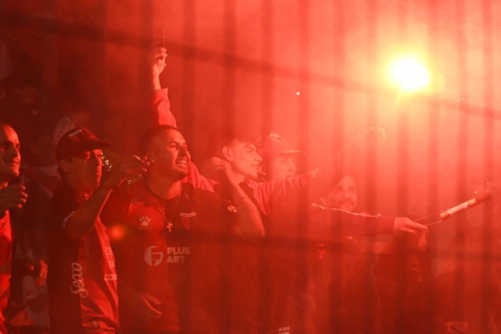 Colón tendrá público ante Independiente: solo clausuran la Tribuna Sur | Deportes