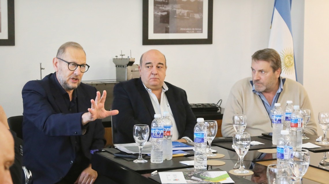 Llevarán adelante una obra para mejorar los accesos a los puertos del Gran Rosario | Información General