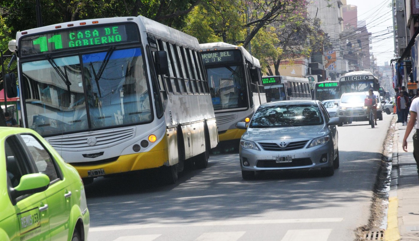 Hoy se firmaría el acuerdo salarial y quedaría sin efecto el paro de colectivos | Información General