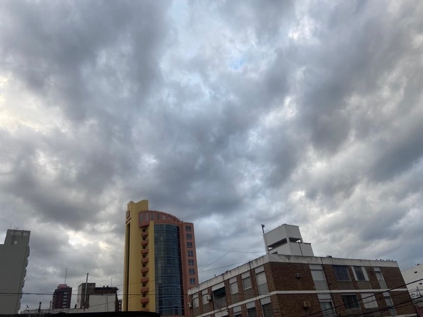 Miércoles patrio nublado en la ciudad de Santa Fe | Información General