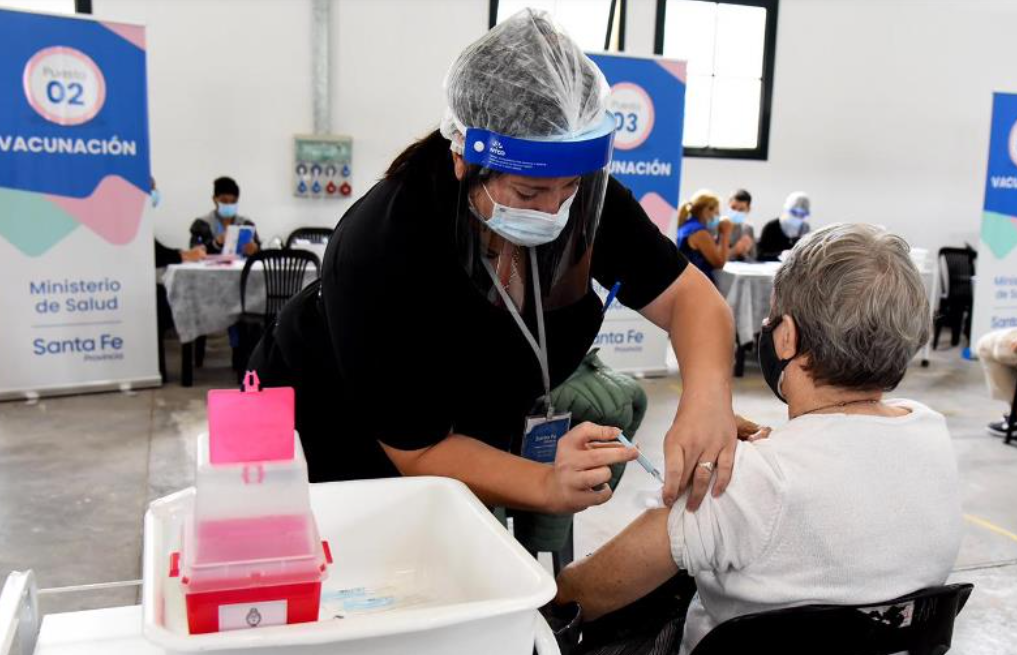 Vacunación Covid: Se aplicarán cuartas dosis en la Esquina Encendida | Noticias