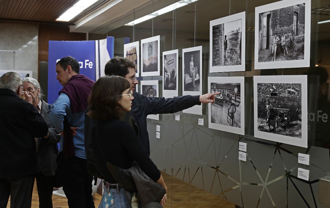 La provincia inauguró en Buenos Aires la muestra fotográfica "Presencialidades" | Noticias