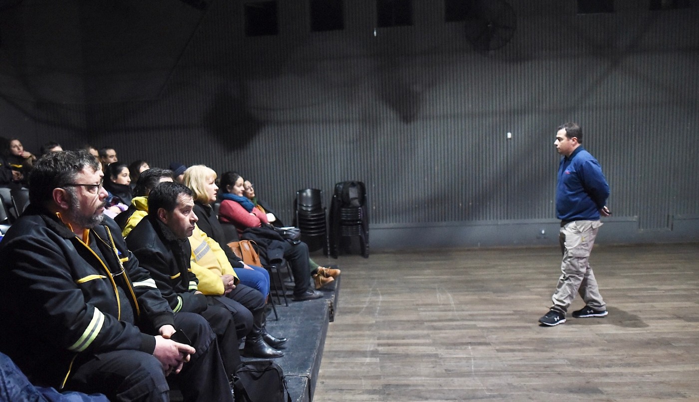 Personal municipal se capacita en el manejo de sustancias peligrosas | Información General