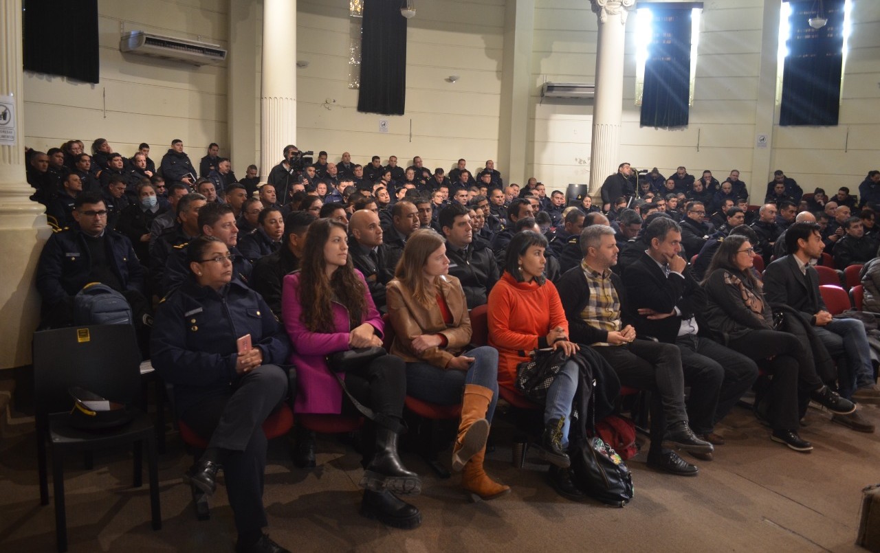 El gobierno provincial capacitó a la policía de Santa Fe sobre cannabis medicinal | Información General