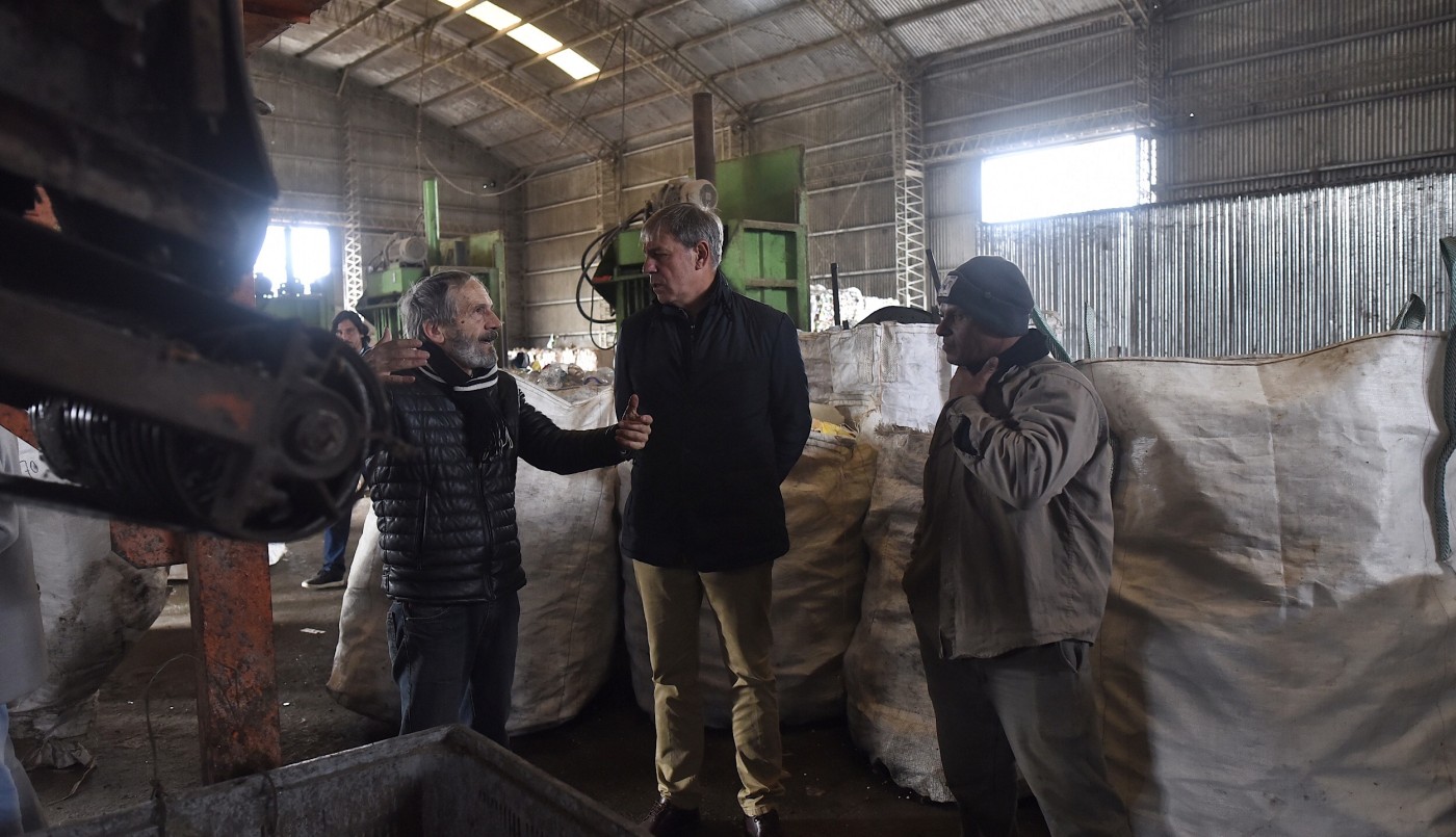 Jatón visitó el complejo ambiental y acordó profundizar acciones en materia de reciclaje | Información General